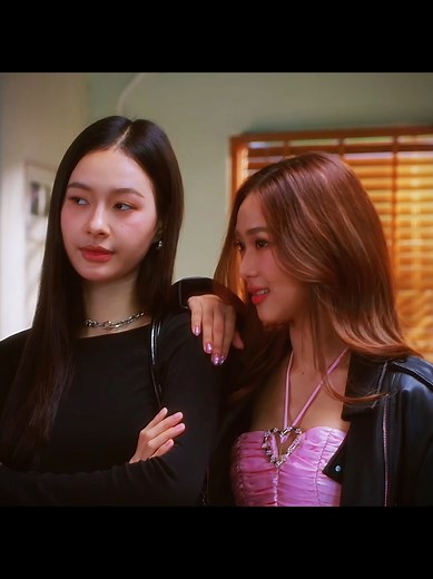 toxic brat x toxic playgirl... they should kiss || I LOVED the first episode!! the 90s vibes, the dialogues, the messiness... I'm so ready for more || scp: islascp (ig) #girlrules #girlrulesseries #shashabambi #girlrulesedit shasha bambi milkfilm milklove namtanfilm girl rules episode 1 ep 1 toxic girls sapphic wlw lesbian edit fancam femme alliance