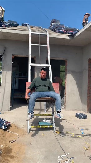 Zelv Solarinstallation on Instagram: "Heavy Loads, Zero Stress! For Middle Eastern builders tackling desert heat, reliability is crucial. The LF03 Sloping Roof Lifter features a 1-year motor warranty and copper motor for non-stop performance. Lift 300kg of materials up to 30m – from clay tiles in Saudi Arabia to glass panels in Dubai. Its wire rope system prevents slippage, while remote control ensures precision. One operator replaces a team, slashing labor expenses. Why it’s a game-changer: 🔥 