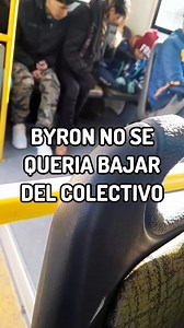 Un colectivo de la línea 550 permaneció varios minutos detenido en Fiorito, cuando Byron, un perro de raza American Bully, subió a la unidad detrás su familia. Después de varios intentos lograron bajarlo y cerrar las puertas. Esto último causó un debate sobre la manera en que arrojaron al asustado animal, mientras otros vecinos aseguraban que el perro se encuentra bien. Si querés enviarnos material o querés dar a conocer un hecho, envianos un Whatsapp al 1127185531. #lomasconectado #lomasdezamor