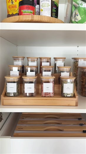 Square or Round Jar? Take your pick! #pantryorganisation #satisfying #pantryjars #labels #organisedhome