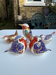 A Group of Royal Crown Derby Bird Paperweights of 2 Robins, 1 Hummingbird, 1 Derby Wren and 1 Goldcrest With Gold and Silver Stoppers - Etsy