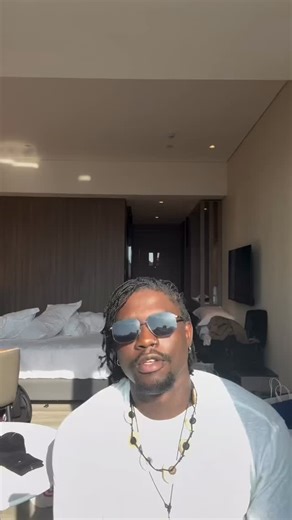 HB TV on Instagram: "VDM responded to Blord regarding his private photo that was posted and circulated widely. The unapologetic VDM sent a new photo to Blord’s direct messages, seemingly to demonstrate how shameless he could be. He also attempted to defend himself concerning his sister’s phone number, which Nigerians discovered was not connected to the alleged supplier of the fake iPhone 17 Pro upgrade. If you ask me, I’d say VDM’s clapback is weak. From his reaction, it’s clear he’s hurt and ha