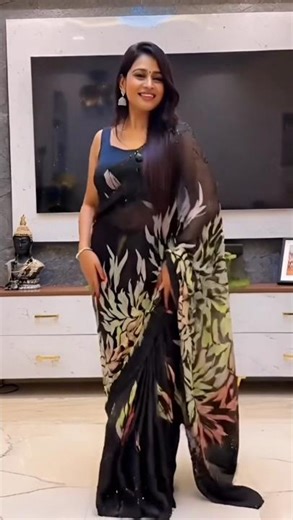 Beautiful Saree Dance 😍 Elegant Black Saree Look | Desi Girl Dance Performance #Shorts