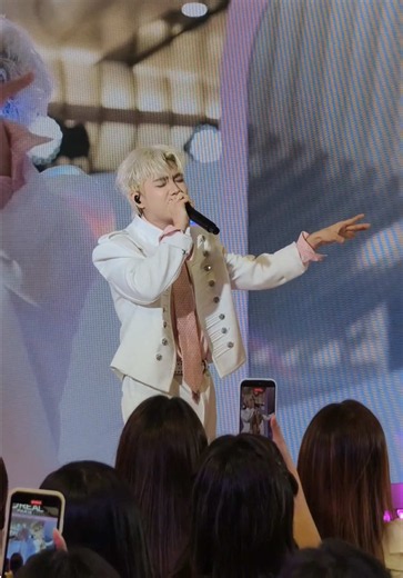 Trả người về nơi vốn dĩ em vẫn thuộc về. #CAPTAINBOY #UThiChiaTay #CAPTAINBOYENTERTAINMENT #CBE