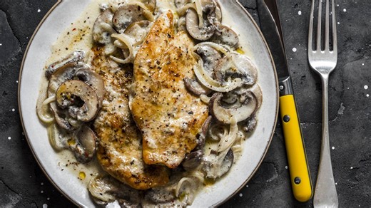 Isteni finom tejszínes, gombás csirkemell: éttermi fogás otthon készítve