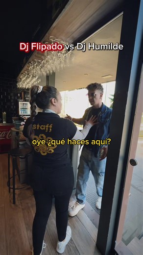 Dj Flipado vs Dj Humilde 🤯 Dos personalidades, un solo local y el contraste que lo cambia todo 🎧🔥 #humor #pov #bothface #dj