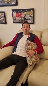 Cuando vas a comprar muebles en pareja 🤣🤣 Agradecimiento especial a CISP América Latina y el Caribe y a Alcaldía Local PuenteAranda | DosIntensos