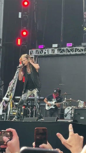 Steven Tyler’s amazing performance at BTTB 2025: „Walk This Way”