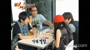 Theqoo: Yesung xé danh thiếp của Go Youngwook (Go Youngwook từng qrtd trẻ vtn ba lần và bị phạt tùu giam cùng đeo vòng chân điện tử để theo dõi) Go Young-wook bảo Goo Hara liên lạc với mình và đưa cho cô ấy danh thiếp của mình Yesung đã cố lấy nó đi, nhưng cuối cùng Go Young-wook đã thành công trong việc đưa nó cho cô ấy. Hắn cũng nói số điện thoại của mình ghi ở mặt sau. Sau đó, Yesung nói muốn xem danh thiếp và xé nó. Anh ấy cũng đã viện cớ để Goo Hara không liên lạc với Go Young-wook vì anh ấ