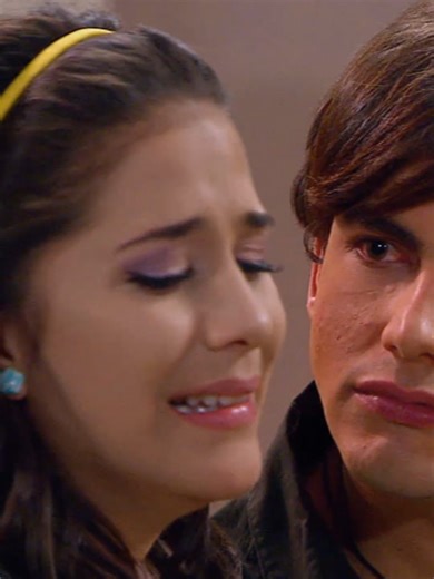 #ChicaVampiro | Capítulo 115 en vertical | Max quiere descubrir los mayores secretos que oculta Daisy, esto tras observar algo extraño en ella en el funeral de Drácula. Max le asegura a la chica vampiro que le quedan pocos días de vida. 🪄🖤