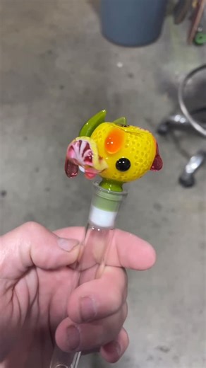 Piece Of Mind Glass Gallery on Instagram: "💥GAME DAY💥 SLIDE SHOW # 7! Going Live @ 11:00am Cali Time. This @sdryno x @lyonsglass is one of the 10 slides Ryno was able to make for the show !! Stay Tuned! Roozie’s Bowl-O-Rama is about to kick off!!"