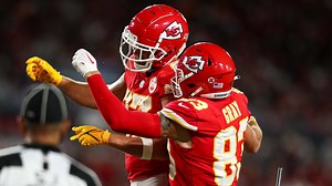 Noah Gray steals snap from Mahomes for his first-ever rush TD