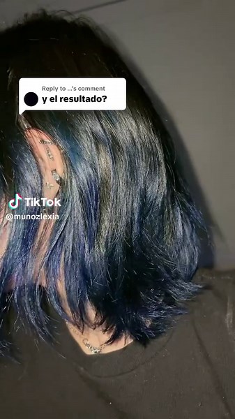 Transforma tu estilo con cabello azul oscuro