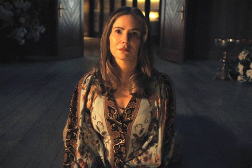 Netflix horror fans realise where they recognise Jennifer Jason Leigh from