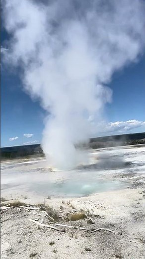 Fountain Paint Pot Geysers and Geothermal Wonders, Yellowstone National Park, Wyoming, USA 🇺🇸