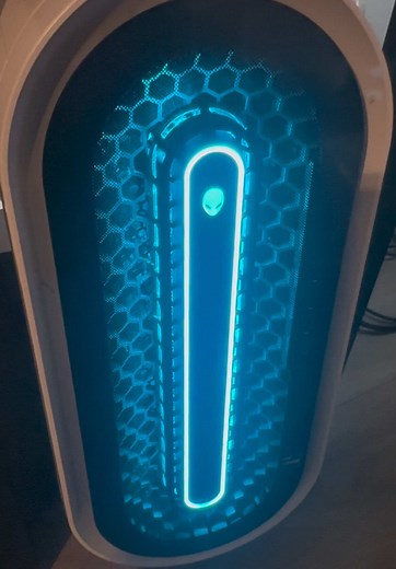 GloveGaming1940 on TikTok