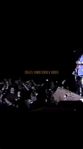 151K views · 5.2K reactions | | El día que escupieron y le lanzaron objetos a Axl Rose. Esto ocurrió durante un show en Chile, en el Estadio Nacional, el 2 Diciembre de 1992. Axl Rose tuvo que detener el Show durante la canción "Civil War" porque algunos fanático lo agredieron. Esa noche Axl dijo 4 palabras en Español.  #axlrose #slash #duffmckagan #mattsorum #gilbyclarke #dizzyreed #GunsNRoses #civilwar | Crazy About Guns N' Roses | Facebook