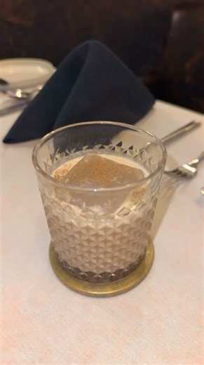 🍬 Holiday cheer, poured to perfection. The Essex Candy Cane, making spirits bright #theessexrestaurant | The Essex