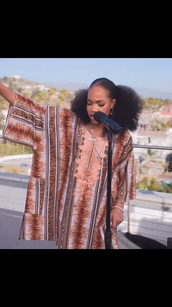 Raina Simone Performs 'Ruler' Live at BET Amplified