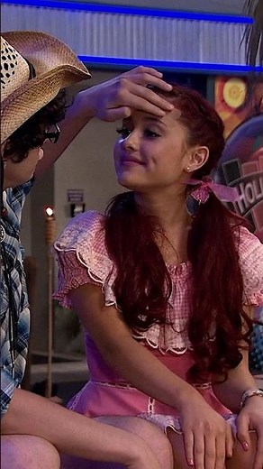 Cat and Robbie KISS in Victorious 😻 | #Shorts