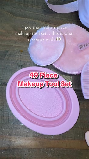 I got the viral 49-piece makeup tool set… and this is everything it comes with 💄✨ Brushes, sponges, puffs, cleaner mat, storage bag — basically all the tools you need in one kit. If you’re a beginner, rebuilding your collection, or want everything organized in one place, this set makes it super easy. ⸻ #ViralMakeup #MakeupTools #BeginnerMakeup #BeautyFinds #MakeupOrganization
