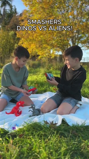 DINOS + ALIENS = BEST TOY EVER! 👽🦕
