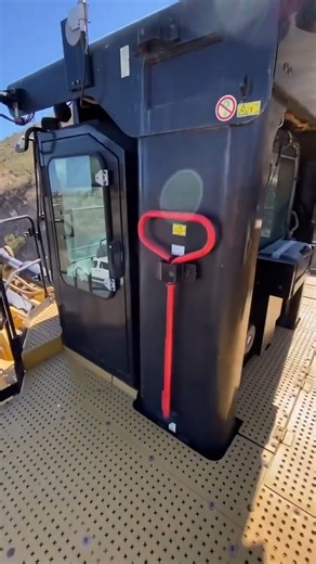 2.3M views · 10K reactions | لودر التعدين العملاق من كاتربلر 994K 994K Large Wheel Loader | Jordan Tractor & Equipment Co. | Facebook