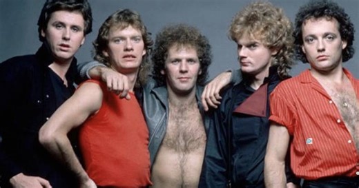 In an intimate and interactive moment, Mike Reno reconfirms the brilliance of Loverboy’s “Turn Me Loose”