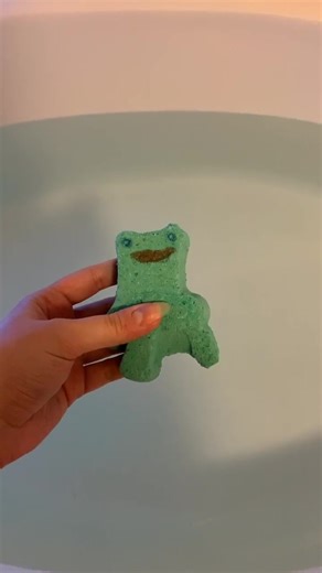 🐸Fröggy Bäth🐸 Bathbomb from @twootietarte ✌️#fyp #animalcrossing #froggychair #bathbomb #acnh #acnl