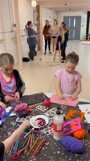 Such an amazing atmosphere in the studio, lots of concentration on their crafts while the older girls sing! ✨ | Belle Etoile Academy of Dance