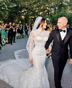 “When Jeff Bezos double dates… he brings DiCaprio” 😏🔥 Sun, yachts, and two jaw-dropping plus-ones — this beach day had everything. See the photos everyone’s drooling over in the comments below 👇 | Interesting to know