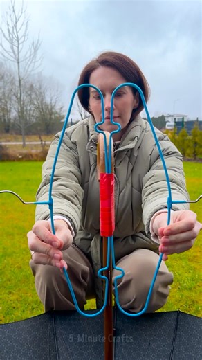 Make a Hands-Free Umbrella Using Hangers! ☔️ | 5-Minute Crafts GIRLY