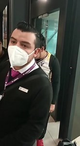 21K views · 259 reactions | #AlMomento ✈️ Pasajeros del vuelo 530 de la Aerolínea #Volaris con destino de Tijuana- Acapulco muestran su descontento ante el retraso de más de 18 horas. Presumen que su vuelo está siendo rezagado porque fue adquirido en una promoción que la aerolínea lanzó en días pasados. “Nos dicen que es por el clima, pero otros vuelos de la misma aerolínea están saliendo”, dijo una pasajera. | Noticias de Tijuana | Facebook