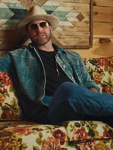 Who’s ready for a round of Rapid Fire? Tomorrow on Chorus we’ll be kicking off this series, where I’ll be answering all kinds of questions — fast! See y’all on Chorus tomorrow ✌🏻 | Drake White