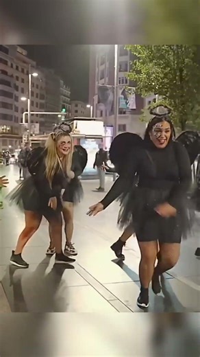 Classic fake phone call prank—they fell for it hook, line and sinker 🤪 #Prank #funnyvideos #fyp