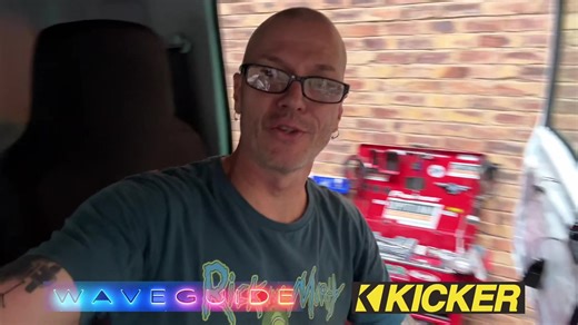 Isuzu Truck Pimped with Waveguide Amp and Kicker Speakers