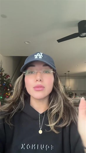 Julie Time (@julieonthego)’s videos with original sound - Julie Time