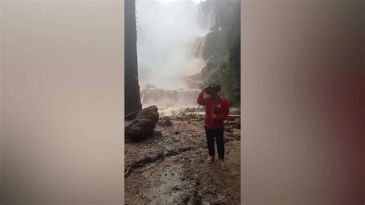 Waterfall viewing platform collapses in flash flood in Thailand