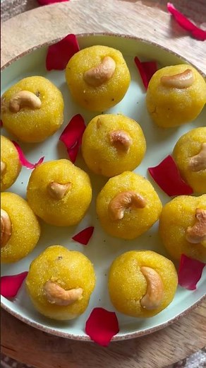 Rava Laddu Recipe | Suji Laddu Easy Method | Halwa Style Laddu at Home 😍