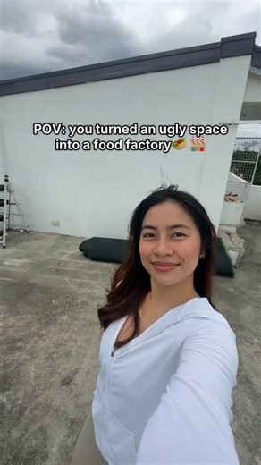 Urban Farmer TV on Instagram: "Throwback to when I turned our apartment rooftop into a mini farm! 🌱✨ Check the LINK IN BIO 🔗 for a beginner friendly method to start your own mini farm 💚 #growyourown #soillessgardening #minifarm #salad #apartmentgardening #homegarden #sustainability #urbanfarming #health #wellness #hydroponics #food #smallspacegardening"