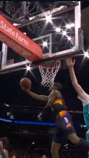 Jalen Green with the acrobatic reverse layup