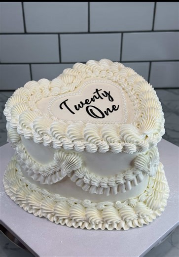 21st Birthday cake 🎂💫✨ • • • • • • • #21stBirthdayCake #BirthdayVibes #CheersTo21 #weddingcakes #elegantcakes