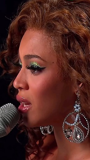 Videofbeyonce ✨💛 on Instagram: "Beyoncé Performs “Flaws and all” live at the Beyoncé experience | 2007 #beyoncé #beyhive #beyoncé #queenbey #hive #queenb #beyonceknowles #bday #live"