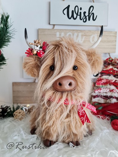 Christmas Highland Cow Decor – Handmade Scottish Highland Cattle, Winter Farmhouse Gift, Rustic Holiday Decoration - Etsy