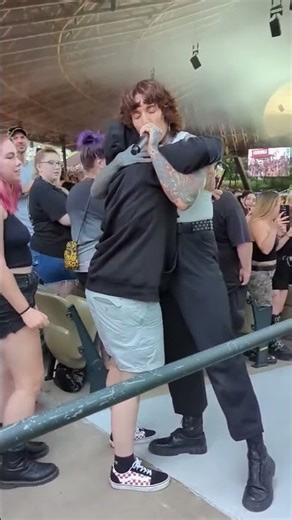 BMTH's Drown LIVE is Pure Nostalgia! 😭💧#fyp #bmth #drown #olisykes #liveperformance #sempiternal