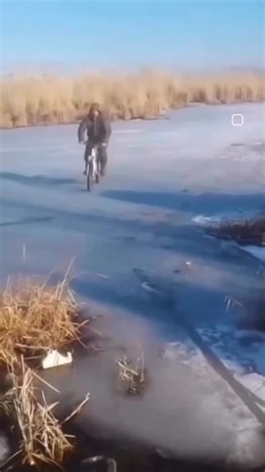 ‎😂خنده طنز😂‎ on Instagram: "This short video clip, which appears to be a lighthearted or DIY-themed demonstration, shows a person replacing a standard shower head with an LED light bulb. The video begins with a quick, shaky shot before settling on a person's hand pointing at a wall-mounted shower head that is actively spraying water. The camera then cuts to a close-up of a hand holding a white, modern-looking LED light bulb over a sink basin. The person then takes the light bulb and, in a comi