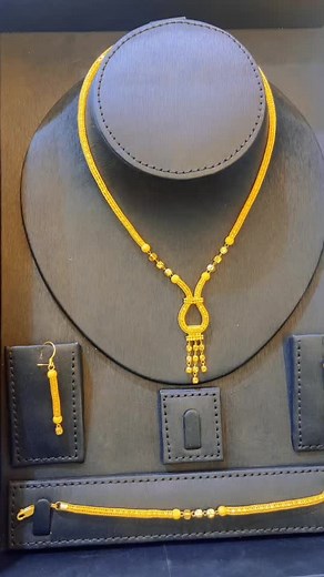 Exquisite Gold Jewelry Set - Necklace and Earrings Display