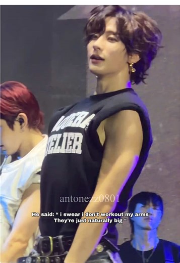 PLEASE! HE’S SUBTLY FLEXING. I LOVE THIS BIG GUY SM 🧎🏼‍♀️🧎🏼‍♀️🧎🏼‍♀️ #anton #riize #라이즈 #앤톤 #lollapalooza @RIIZE