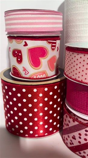 🌹💌 This Valentine's inspired combo brings a festive feel to any creation! It works beautifully in swags, wreaths, centerpieces, and so much more! Easy to style and fun to mix. Would you create with this? | DecoExchange