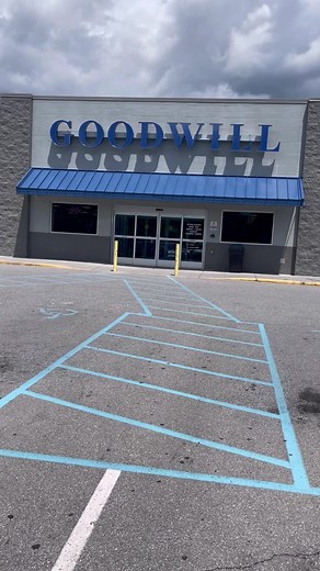 OVERPRICED DISNEY! #ladyarbitrage #disney #disneycharacters #mickeymouse #mickey #bobblehead #disneyland #ebay #ebayreseller #thriftstorefinds #thrifting #thriftstore #thriftfinds #thriftshop #toys #reseller #thriftstorefinds #thriftstore #thrifted | Dawn Zirkel